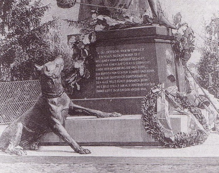 Das Jung-Bismarck-Denkmal mit Biscmarcks Hunden