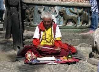 Sitzender Mönch aus Nepal oder Tibet