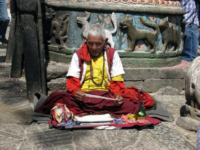 Sitzender Mönch aus Nepal oder Tibet